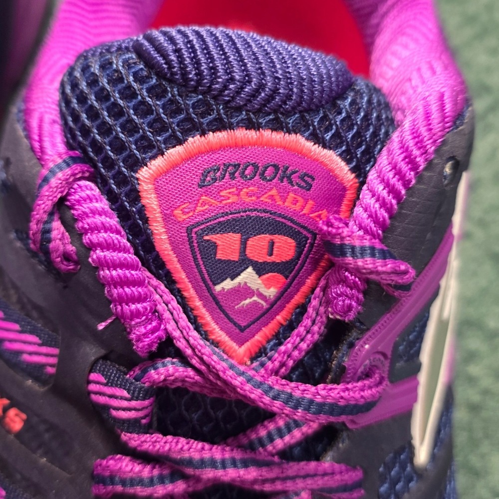 Brooks Cascadia 10 Women Sz 8.5 Trail Running Shoes Purple Navy Pink 1201811B - Picture 2 of 9